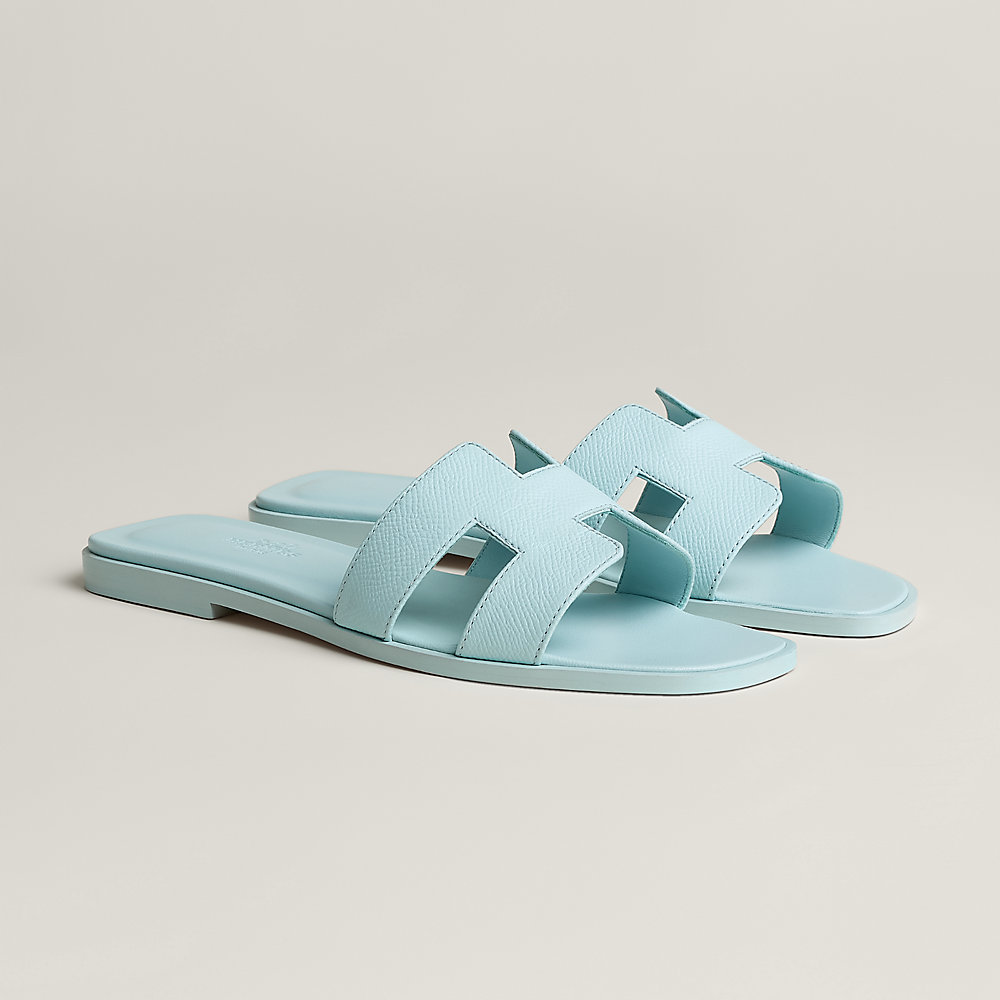 こなれ感漂う上質サンダル★【HERMES】Oran Bleu brume Oran sandal | Hermès USA